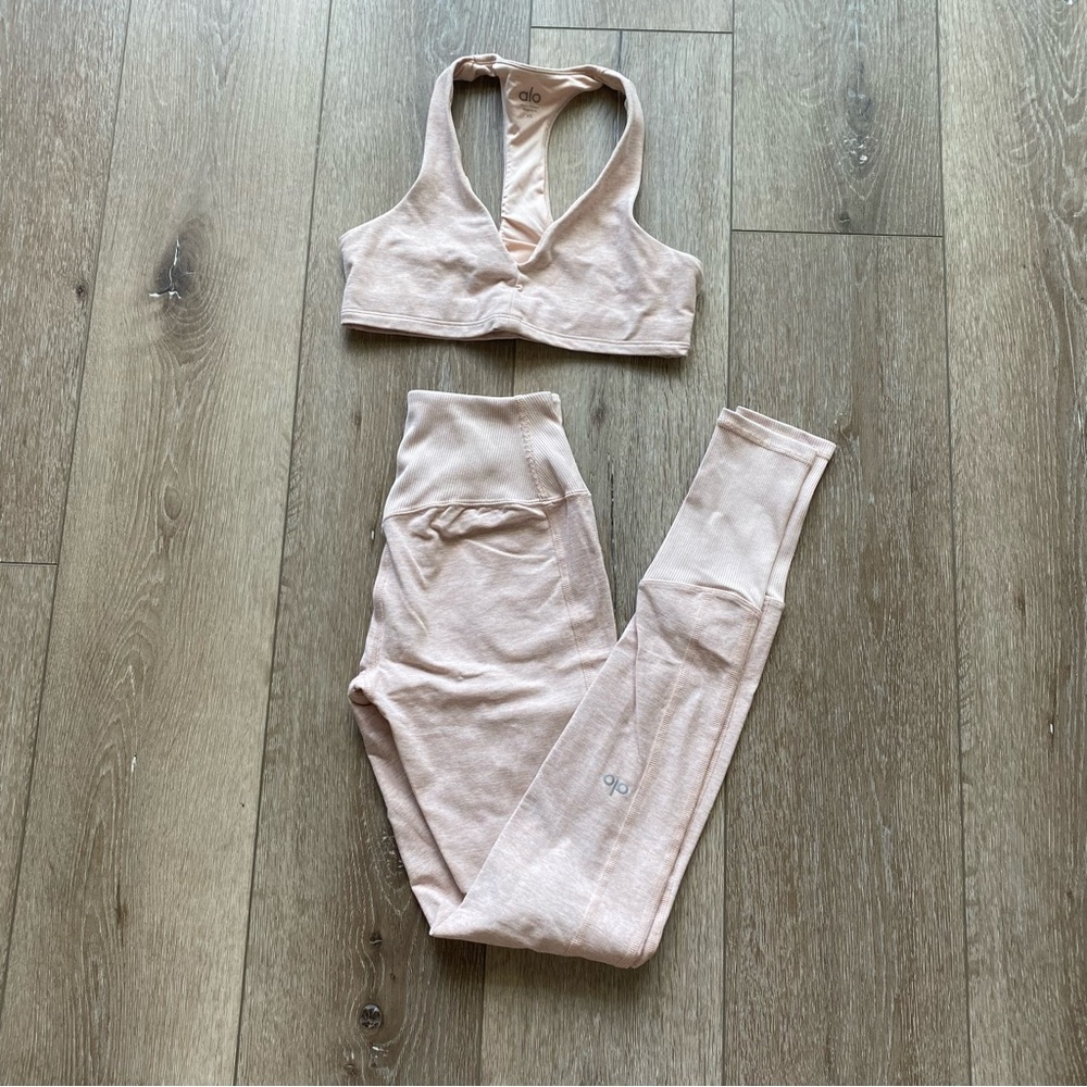 ALO Yoga Matching Set - Leggings and Sports Bra - Light Pink XS